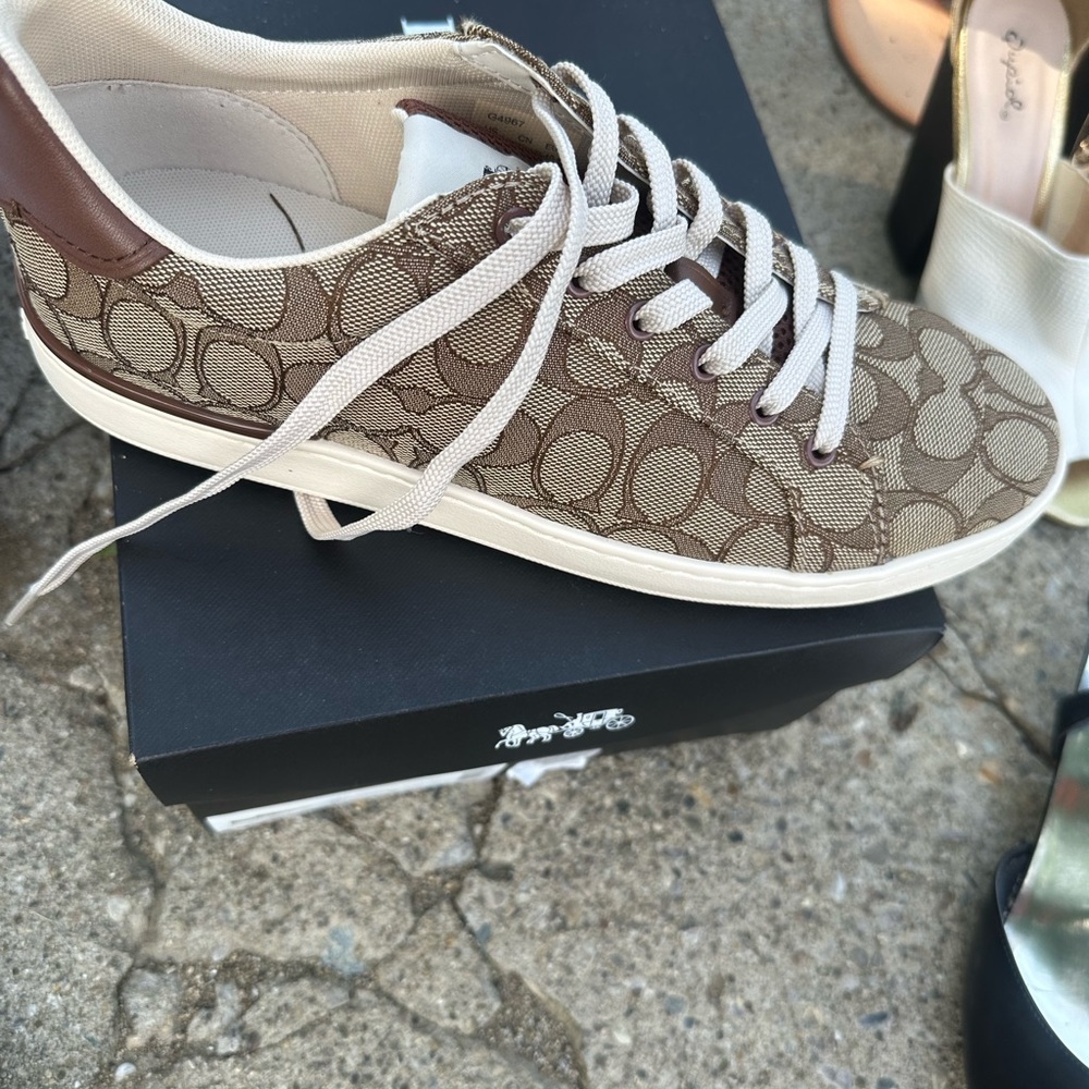 Coach tennis shoe